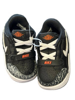 Load image into Gallery viewer, Nike Shoes - 4
