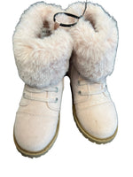 Load image into Gallery viewer, Old Navy Boots w Fur - 9
