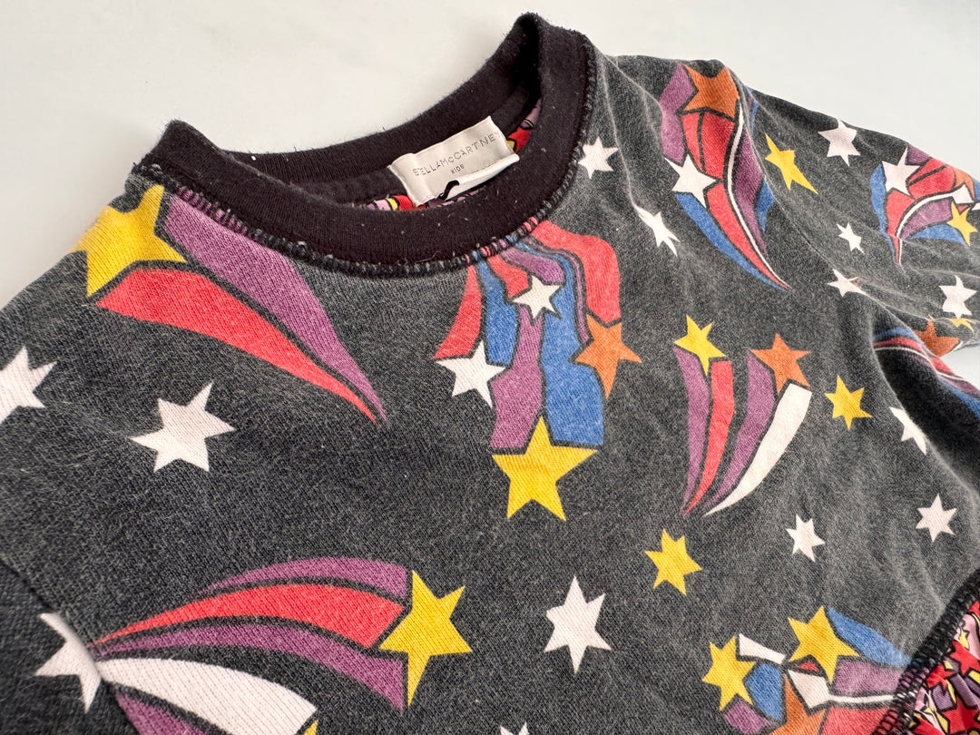 Children's sweatshirt with star and comet pattern on a gray background