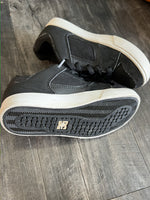 Load image into Gallery viewer, DC Shoes - 12
