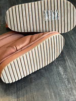 Load image into Gallery viewer, Puffer Boots - 9
