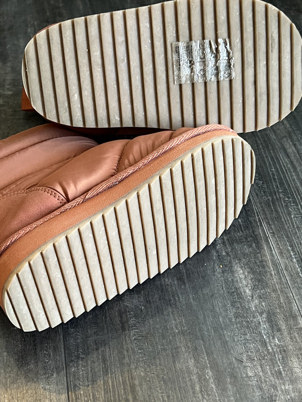 Puffer Boots - 9