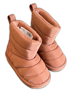 Load image into Gallery viewer, Puffer Boots - 9
