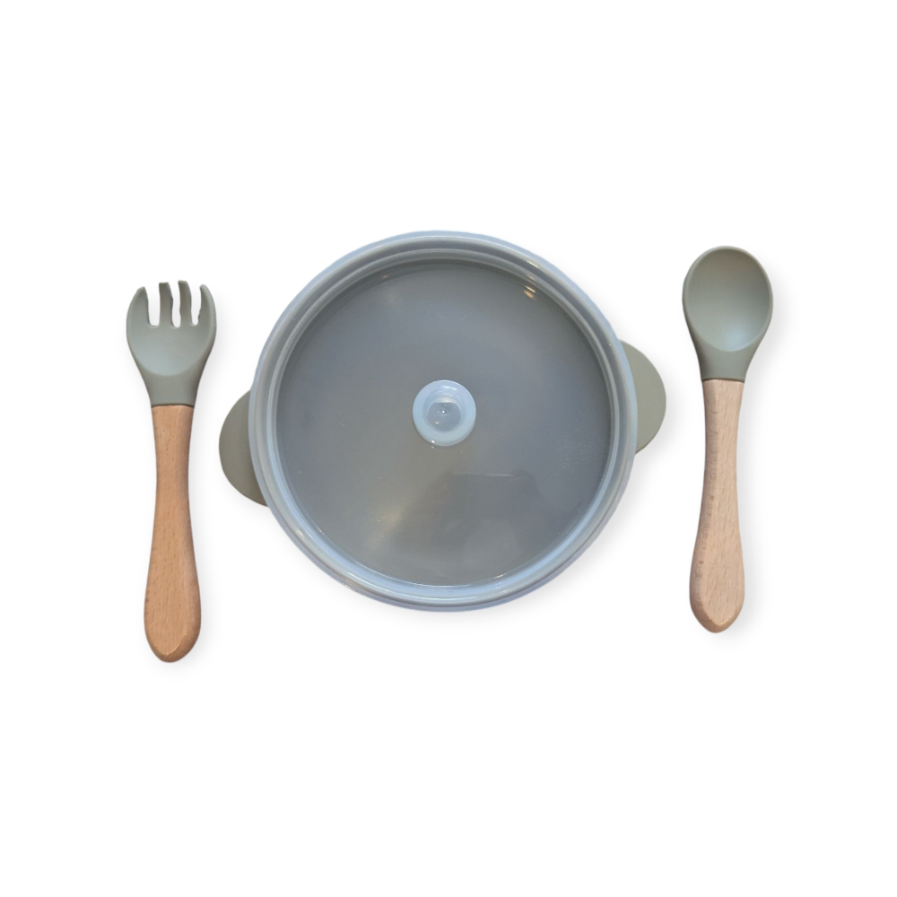 Bowl with lid + cutlery