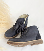 Load image into Gallery viewer, Clarks Boots - 10
