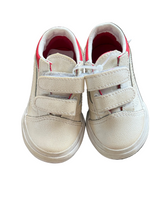 Load image into Gallery viewer, Vans Shoe - 4.5
