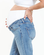 Load image into Gallery viewer, Hunter Over Bump Crop Jean - Vintage Wash
