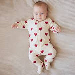 Load image into Gallery viewer, Petit Lem - Ribbed Heart Print Sleeper

