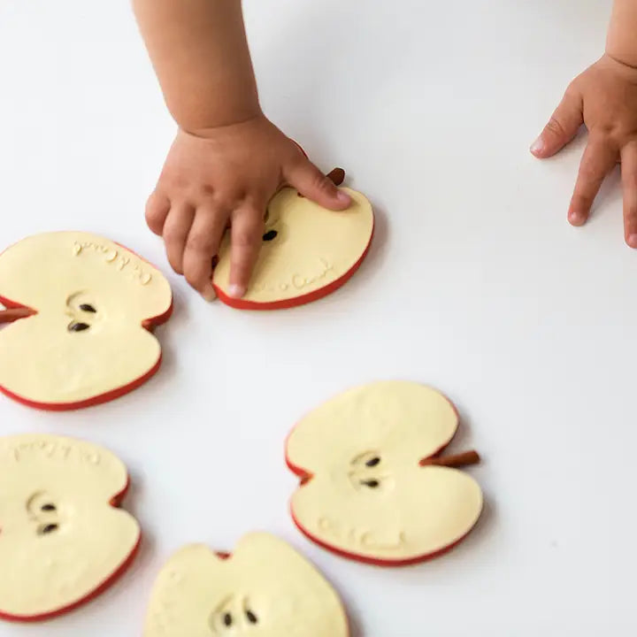 Oli & Carol - Pepita the Apple Teether